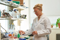Dr. Ivona Percec in the anti-aging lab